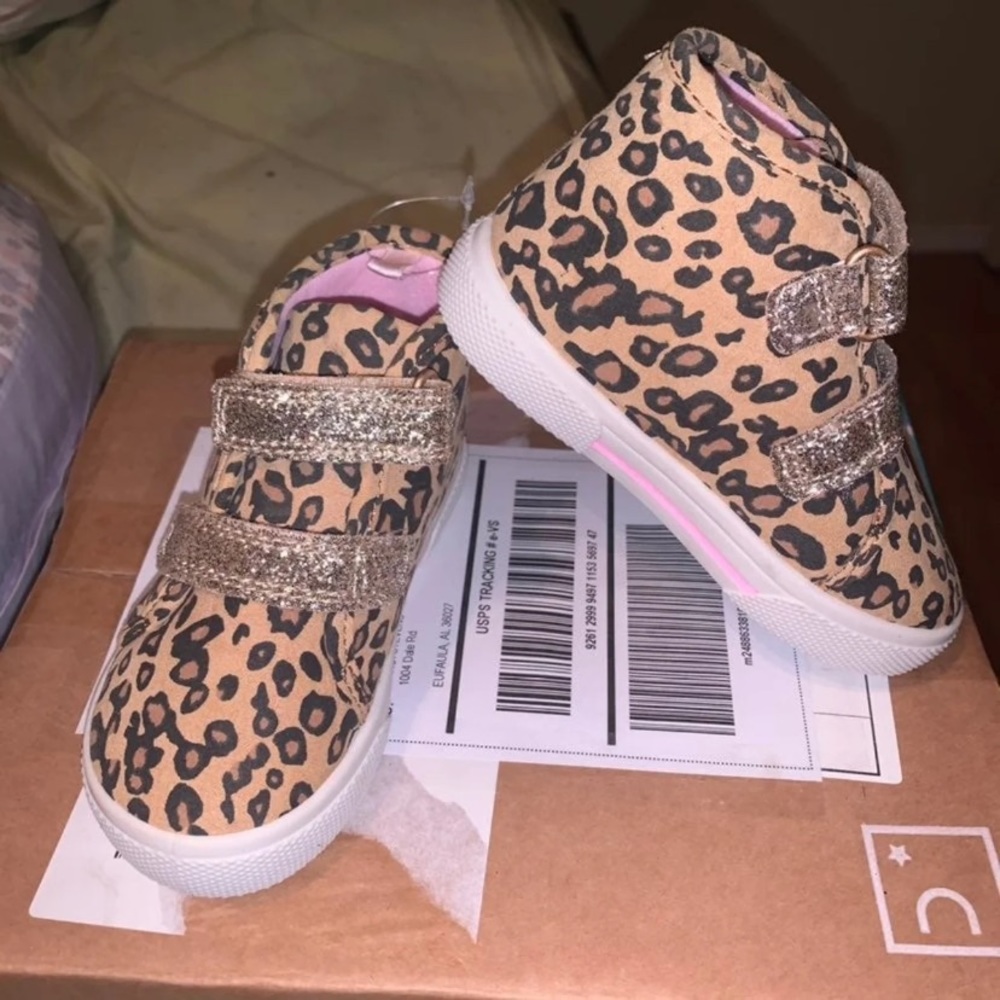 Girl shoes size 7M